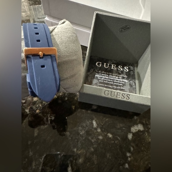 GUESS unisex Stainless Steel Watch - Picture 3 of 6